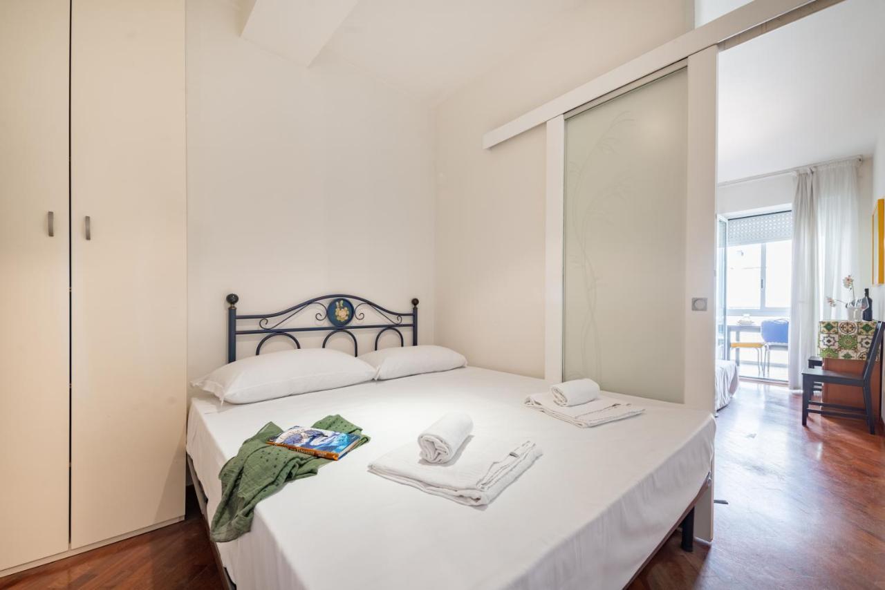 Central & Comfy Apartment With Veranda Bari Esterno foto