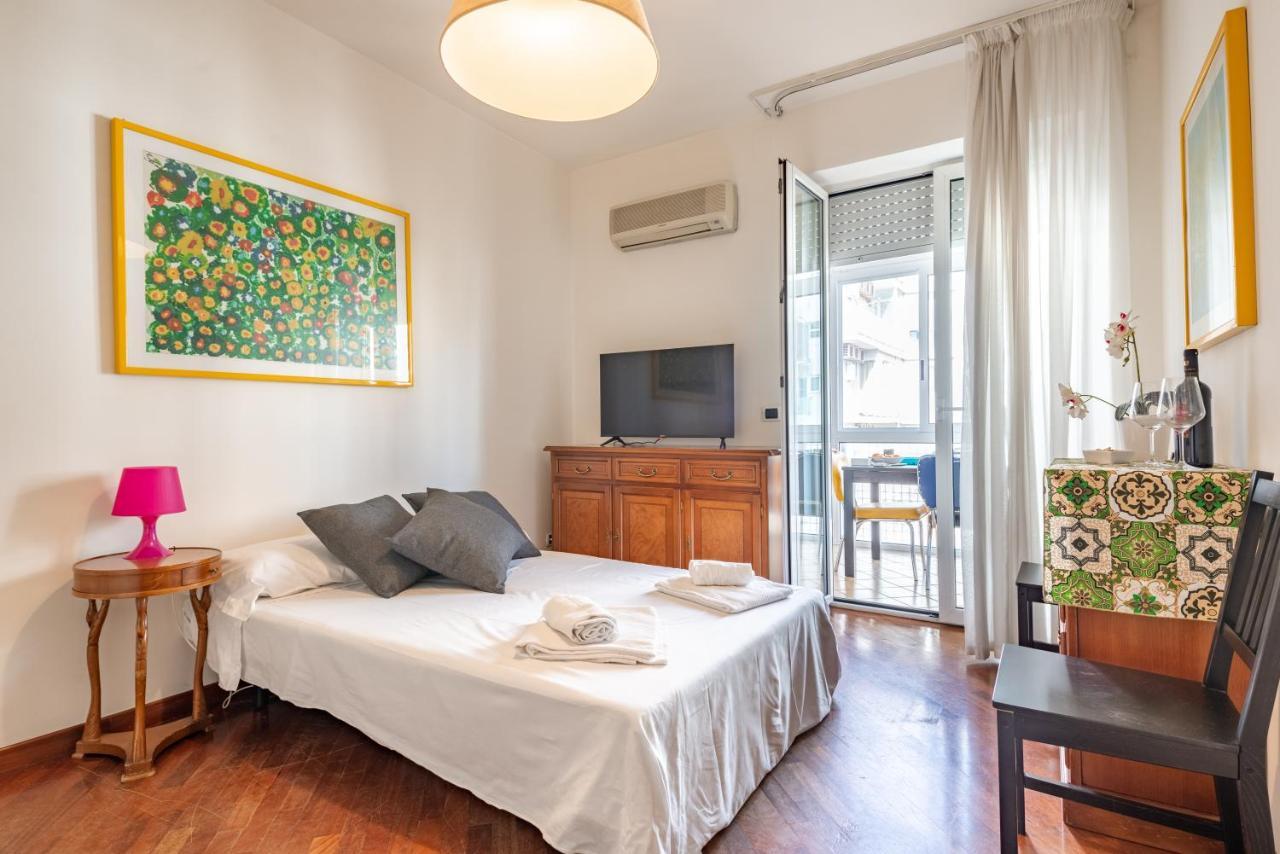 Central & Comfy Apartment With Veranda Bari Esterno foto