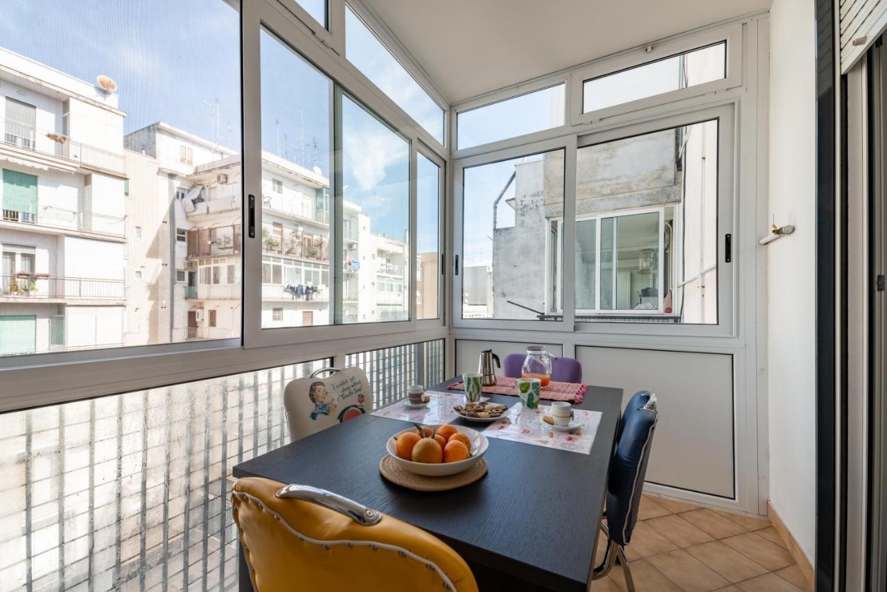 Central & Comfy Apartment With Veranda Bari Esterno foto